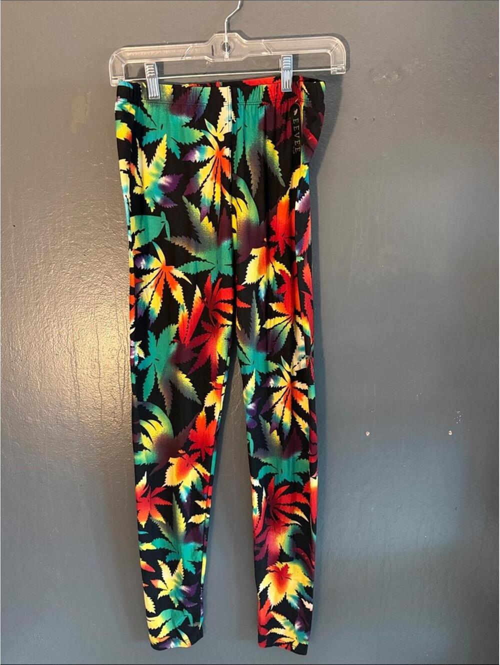 Eevee Women's Black Multicolor Leaf Print Ankle Leggings New With Tags